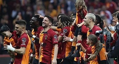 Galatasaray'da 20 futbolcuyu ilk şampiyonluk heyecanı sardı