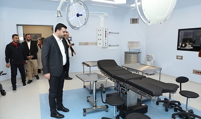 İnan İzmir'deki Bayraklı Şehir Hastanesi'nde incelemelerde bulundu