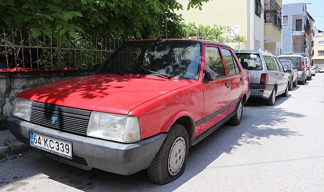 İzmir'de 21 aracın lastiklerini bıçakla patlatan zanlı yakalandı