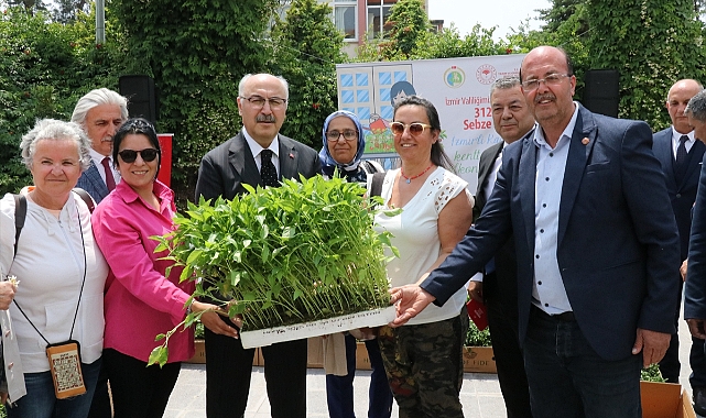 İzmir'de 312 bin sebze fidesi dağıtıldı
