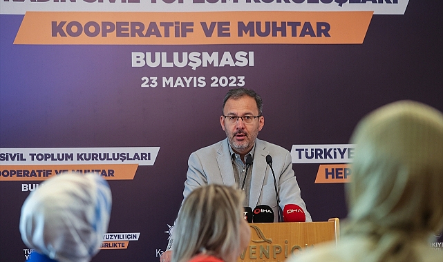 İzmir'de kadın muhtarlar ve STK temsilcileriyle bir araya geldi