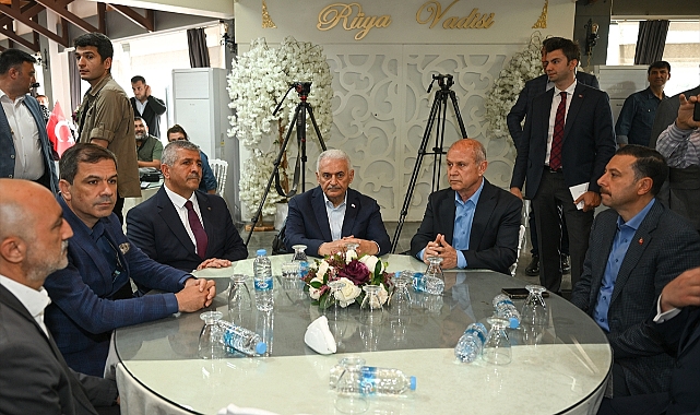 İzmir'de muhtarlar ve sivil toplum kuruluşu temsilcileriyle buluştu