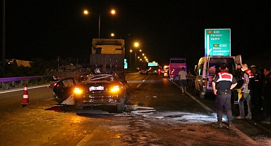 İzmir'de tıra çarpan otomobilin sürücüsü öldü