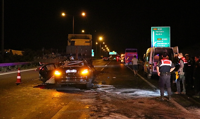 İzmir'de tıra çarpan otomobilin sürücüsü öldü