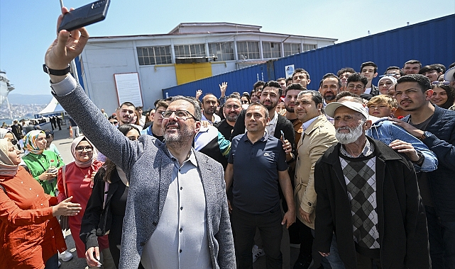 Kasapoğlu, İzmir'e demirleyen TCG Anadolu'yu ziyaret etti