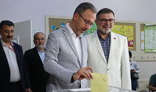 Kasapoğlu oyunu İzmir'de kullandı