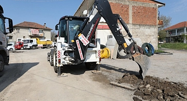 Menderes’in Mahallerinde Kilit Parke Taşı Mesaisi