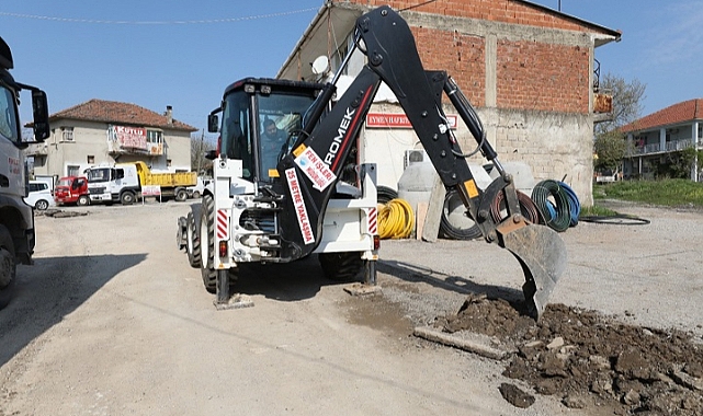 Menderes’in Mahallerinde Kilit Parke Taşı Mesaisi