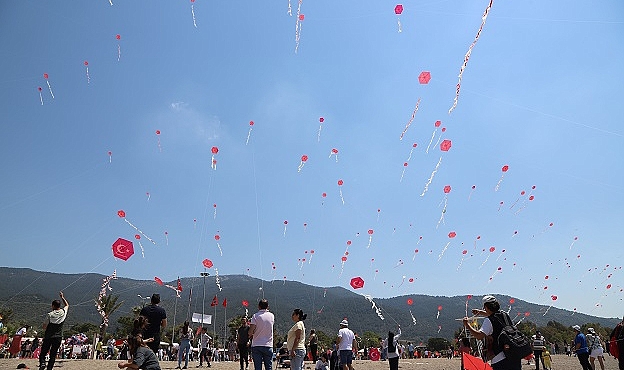 Menderes’in Uçurtmaları Bu kez Samandağlı Çocuklar için Göklerde…