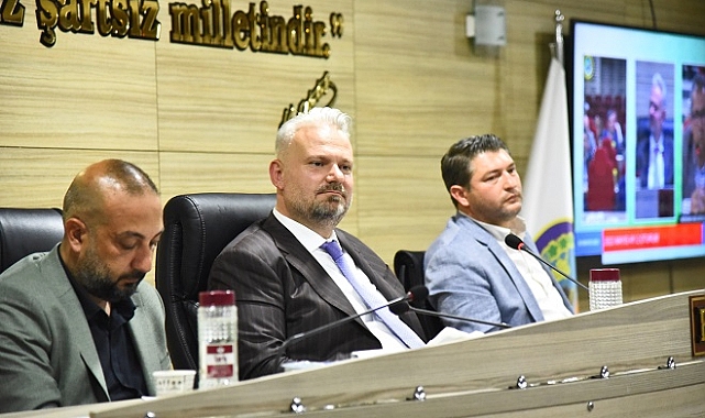 Menemen’deki Öğrencilere 5’er Bin Lira Başarı Ödülü