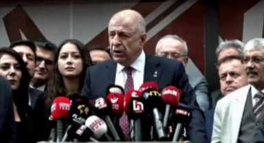 Özdağ yine kararını veremedi!