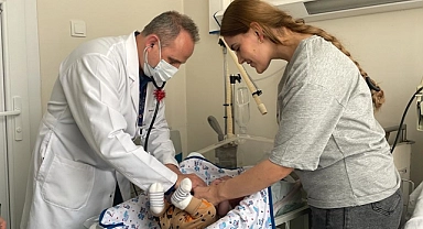 Soluk borusu dar olan Gürcü bebek, İzmir'deki ameliyatla rahat nefes aldı