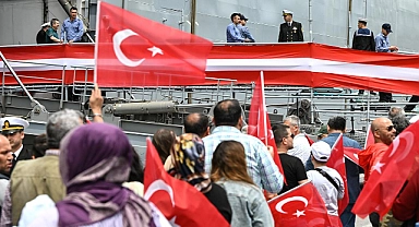 TCG Anadolu İzmir'de ziyarete açıldı