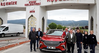 Yerli Araç Togg Kınık'ta İlgi Odağı Oldu