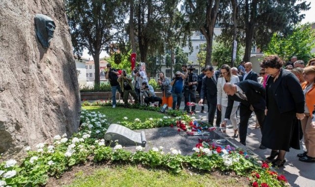 Zübeyde Hanım İzmir'de kabri başında anıldı