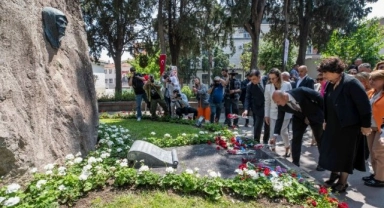 Zübeyde Hanım İzmir'de kabri başında anıldı
