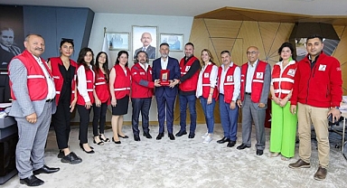 Bayraklı Kızılay'dan Başkan Sandal'a Ziyaret