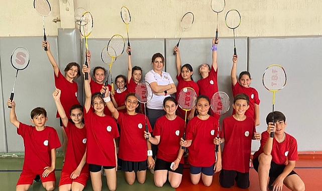 Bayraklılı sporculardan ‘Badminton’ başarısı