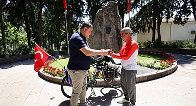 Cumhuriyetin 100. yılı anısına Sivas’tan Karşıyaka’ya pedalladı