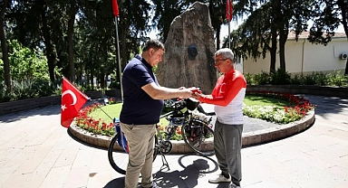 Cumhuriyetin 100. yılı anısına Sivas’tan Karşıyaka’ya pedalladı