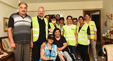 Evde Bakım Hizmeti alan yaşlı kadına Başkan sürprizi