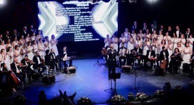 İzmir Aliağa'da TSM Korosu kulakların pasını sildi