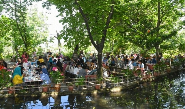 İzmir Karabağlar'da yılın yorgunluğunu attılar