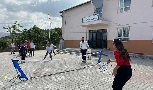 Kınık’ta Tenis Sporunun Yapılmadığı Yer Kalmayacak