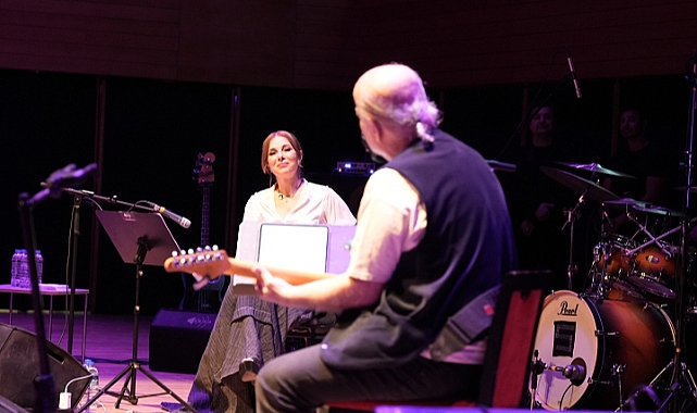 Zuhal Olcay’dan unutulmaz konser