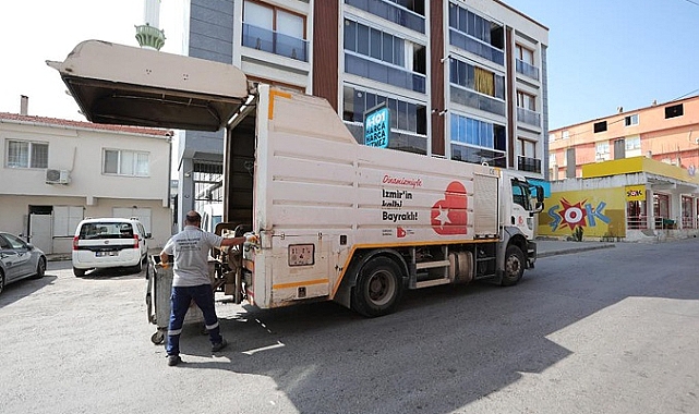 Bayraklı’nın sokaklarında yaz temizliği