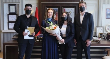 DEÜ İşletme Öğrenci Topluluğu'na üç ödül