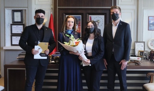 DEÜ İşletme Öğrenci Topluluğu'na üç ödül