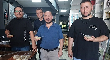 İlk aşure ikramı Çınar Kitap Kahve'den