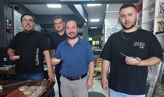 İlk aşure ikramı Çınar Kitap Kahve'den