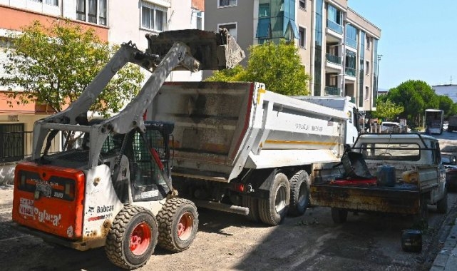 İzmir Karabağlar asfaltlamada sıcak dinlemiyor