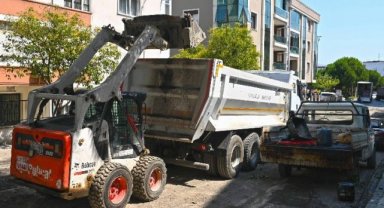 İzmir Karabağlar asfaltlamada sıcak dinlemiyor