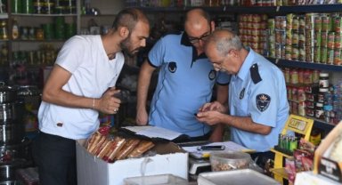 Karabağlar Zabıtası'ndan işyerlerine kapsamlı denetim