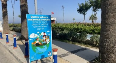 İzmir Narlıdere'de 'temiz çevre' için afişli farkındalık