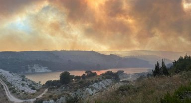 Manisa Saruhanlı'daki orman yangını geniş alana yayıldı