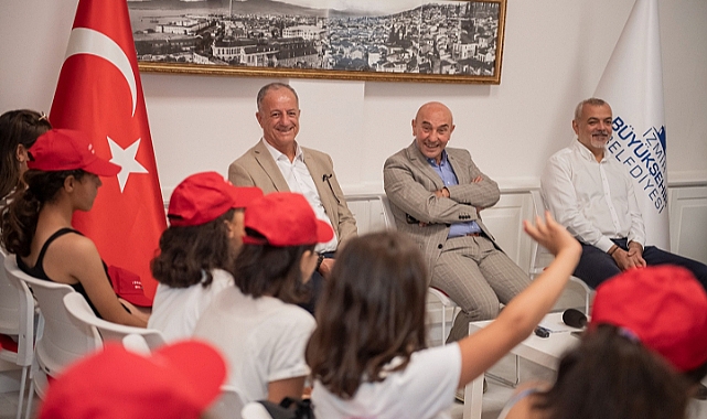 Adıyamanlı depremzede çocuklardan Başkan Soyer'e teşekkür
