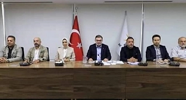 AK Parti İzmir'de 14 ilçe başkanı istifa etti