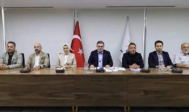 AK Parti İzmir'de 14 ilçe başkanı istifa etti