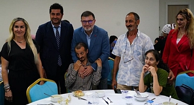 AK Parti İzmir’de ‘Dünya İnsani Yardımlaşma Günü’ buluşması