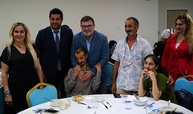 AK Parti İzmir’de ‘Dünya İnsani Yardımlaşma Günü’ buluşması