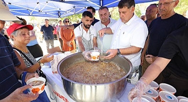 Aşure Etkinliği Menderes’te Binleri Buluşturdu