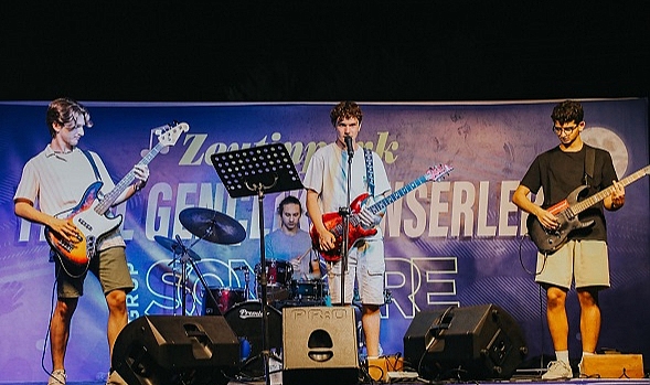 Bergama Zeytinpark Yerel Gençlik Konserleri Başladı