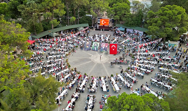 Bornovalılar geleneksel aşure etkinliğinde buluşuyor