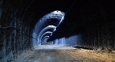 Buca Onat Tüneli yolu yarıladı