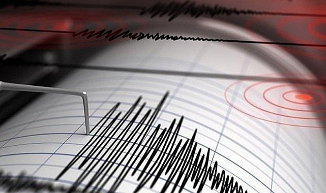İzmir'de korkutan deprem