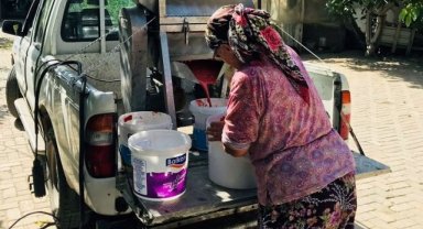 İzmir Efes'te salça makinesi mahalleleri geziyor